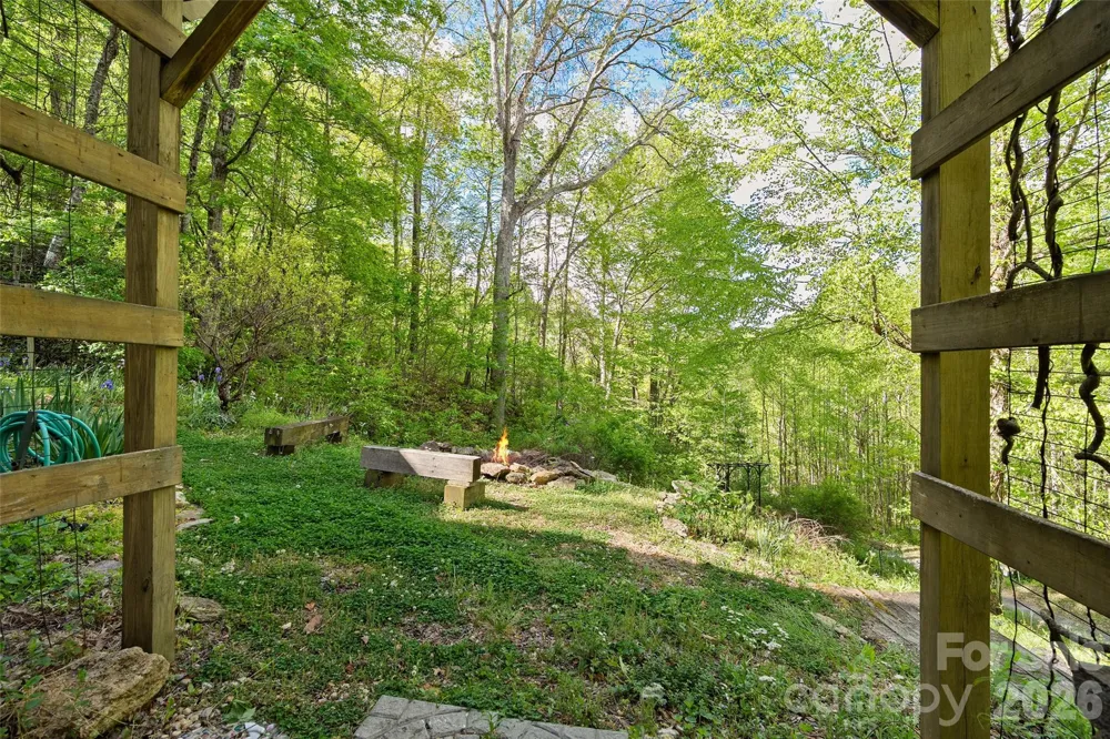 580 Split Pine Cove Clyde, NC 28721