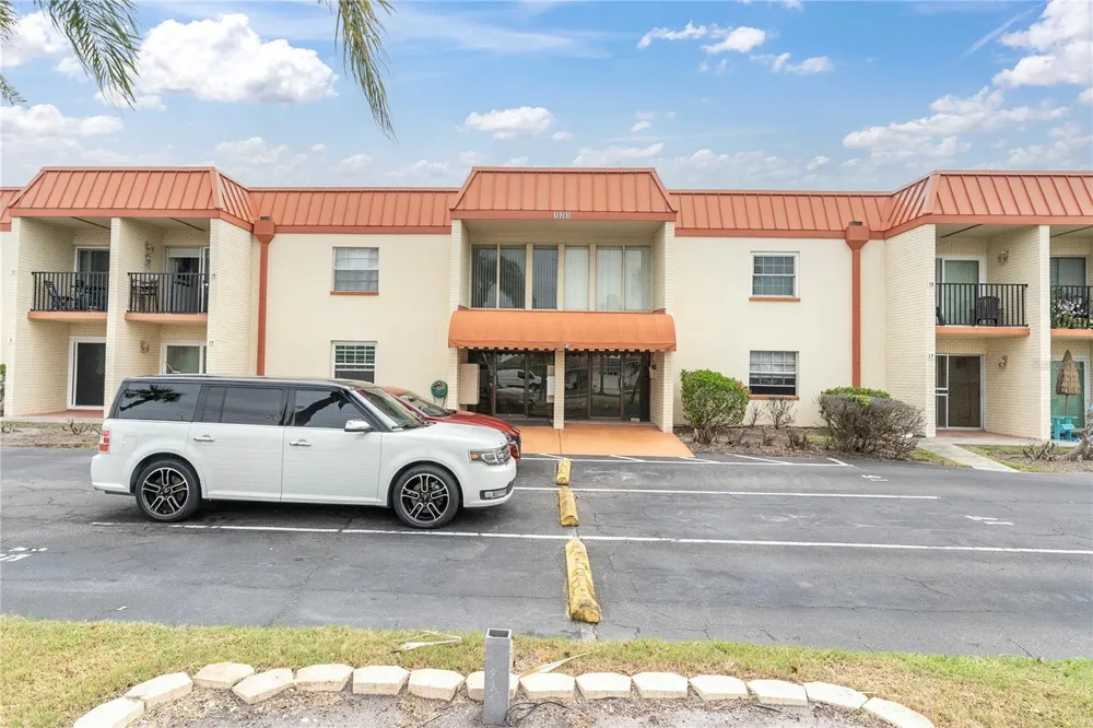 10365 PARADISE BOULEVARD #4 Treasure Island, FL 33706