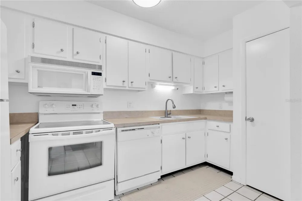 10365 PARADISE BOULEVARD #4 Treasure Island, FL 33706