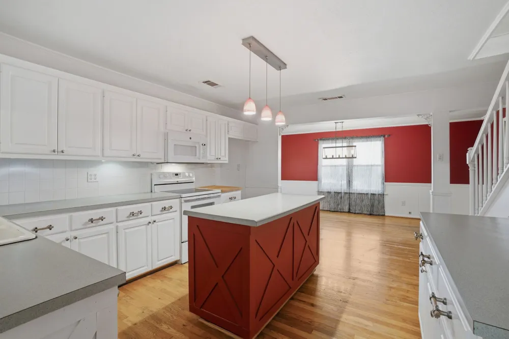 1000 County Road 458 Coupland, TX 78615