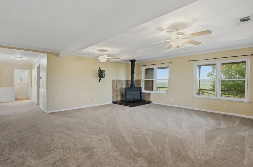 1000 County Road 458 Coupland, TX 78615