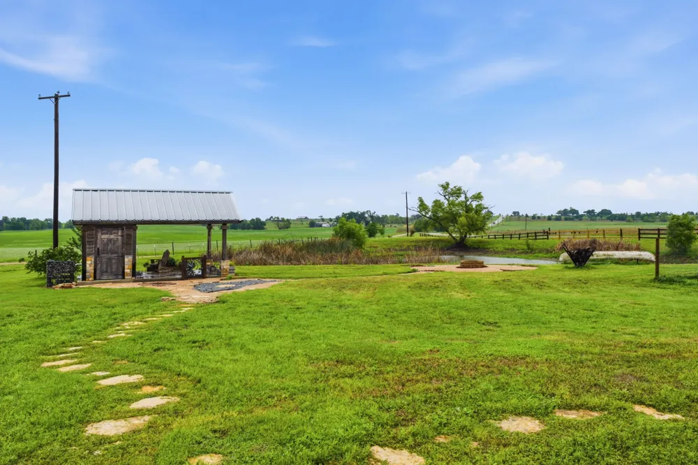 1000 County Road 458 Coupland, TX 78615