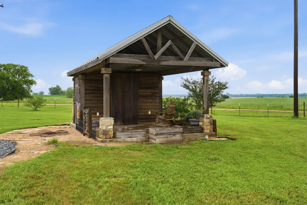 1000 County Road 458 Coupland, TX 78615