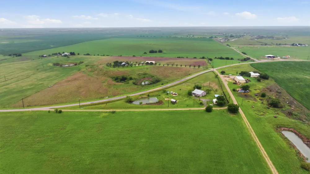 1000 County Road 458 Coupland, TX 78615