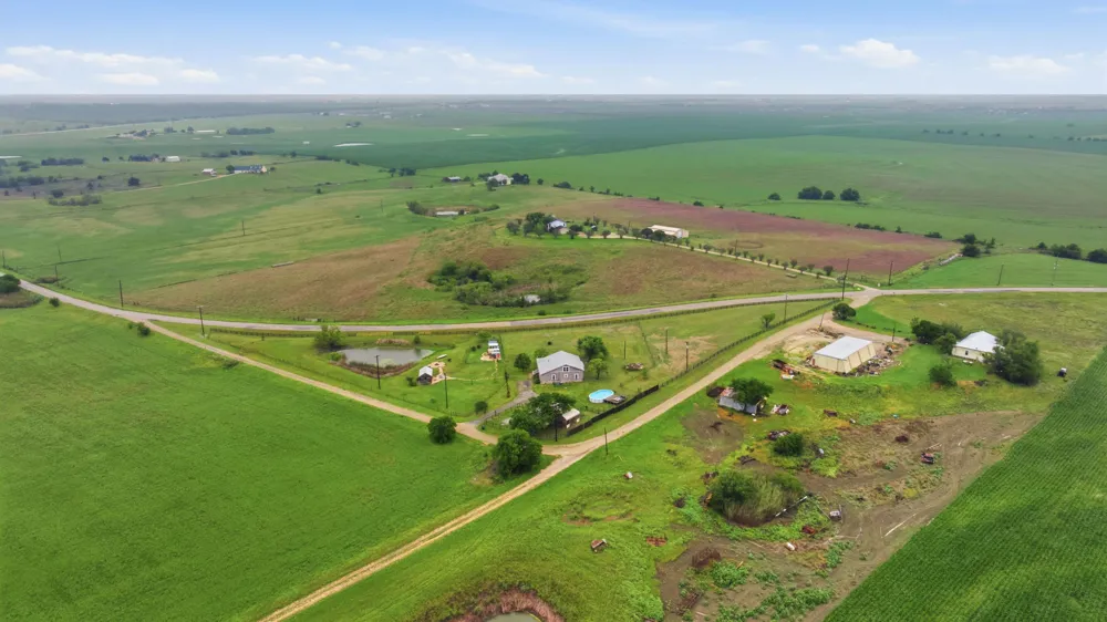 1000 County Road 458 Coupland, TX 78615