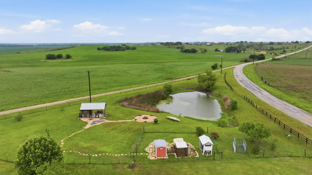 1000 County Road 458 Coupland, TX 78615