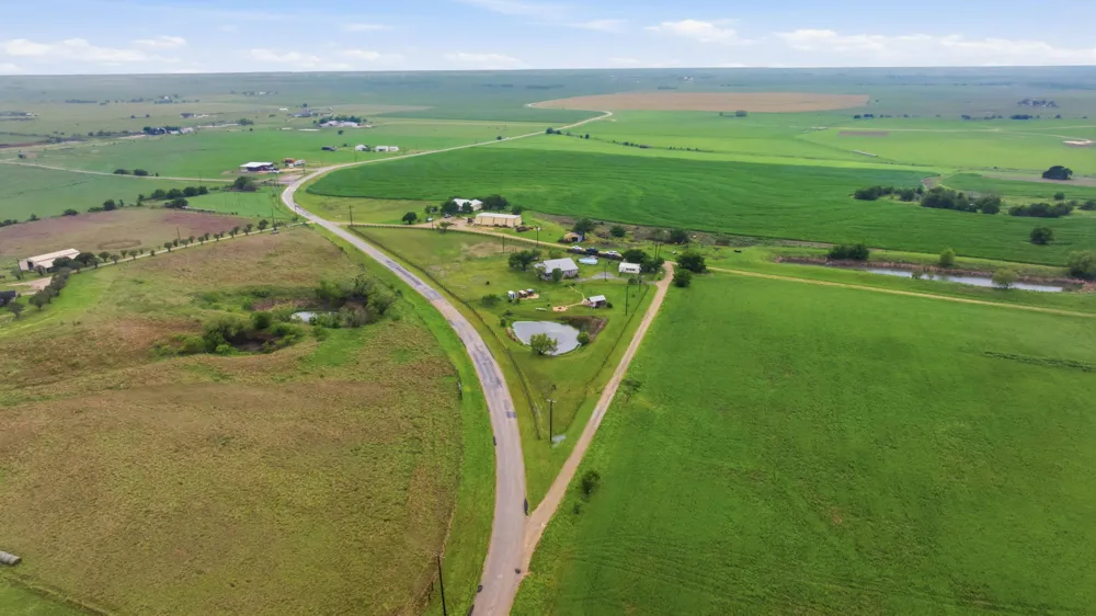1000 County Road 458 Coupland, TX 78615