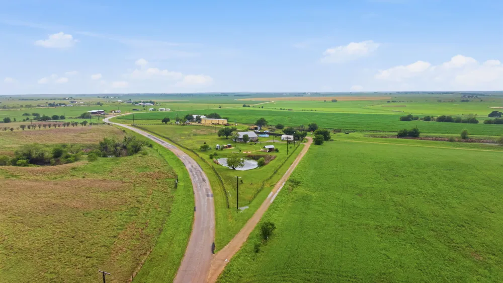 1000 County Road 458 Coupland, TX 78615