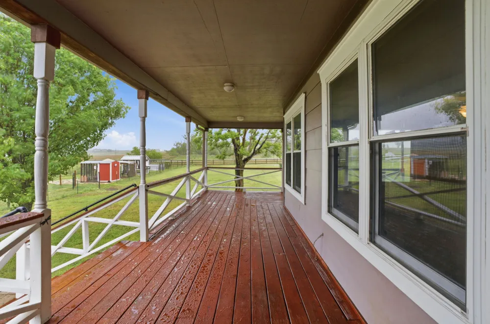 1000 County Road 458 Coupland, TX 78615