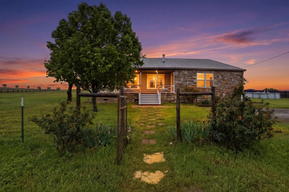 1000 County Road 458 Coupland, TX 78615
