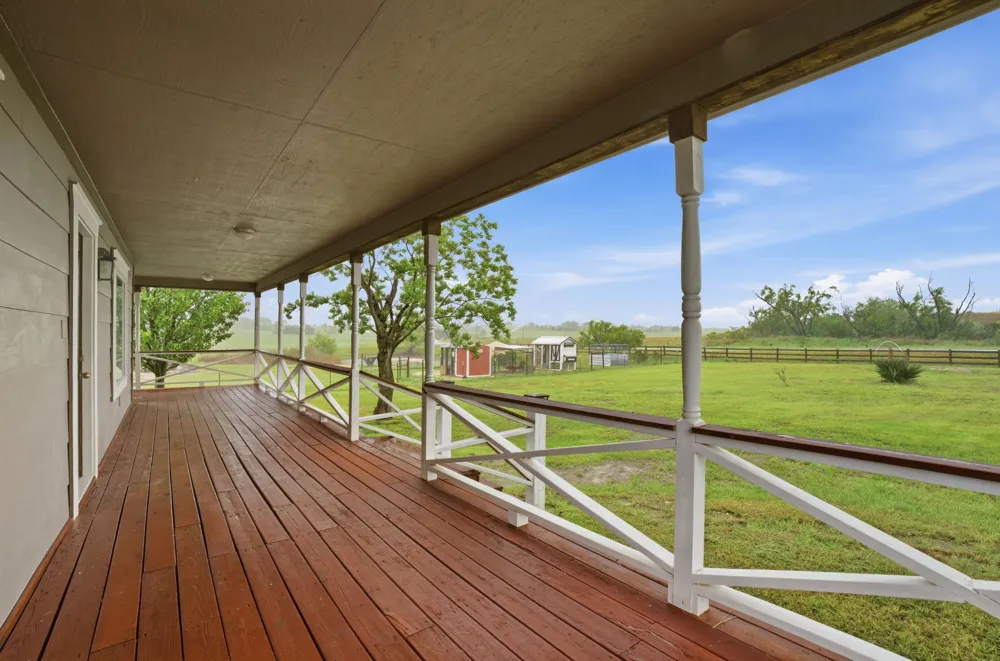 1000 County Road 458 Coupland, TX 78615
