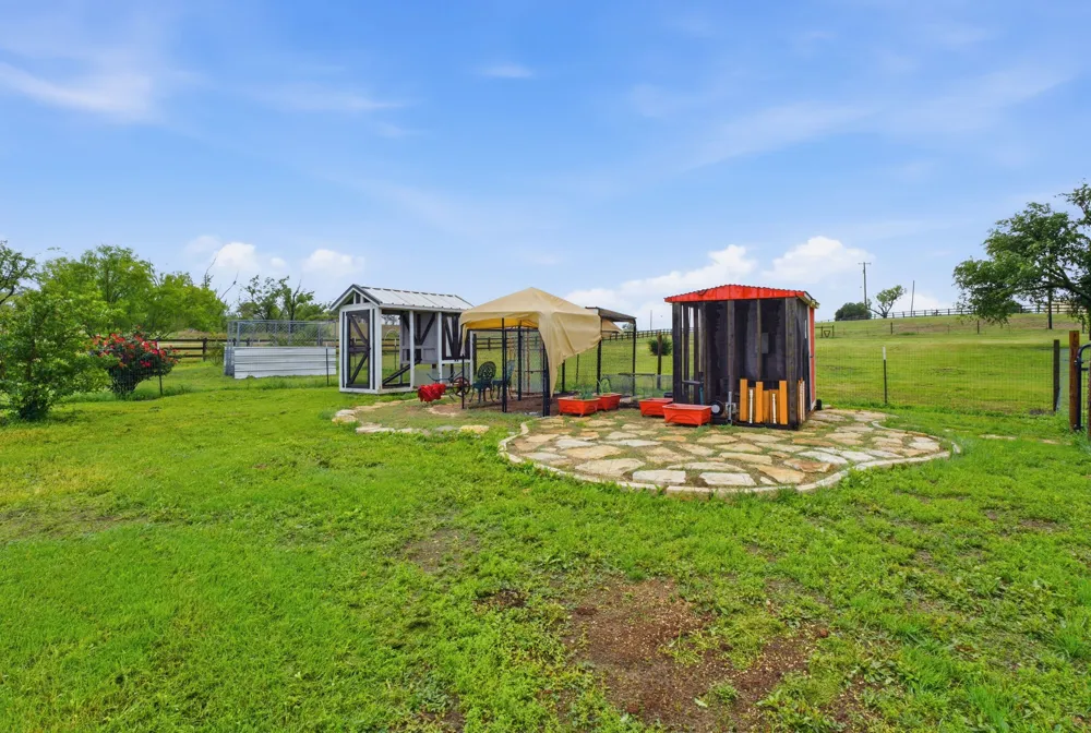 1000 County Road 458 Coupland, TX 78615