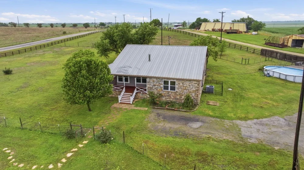 1000 County Road 458 Coupland, TX 78615