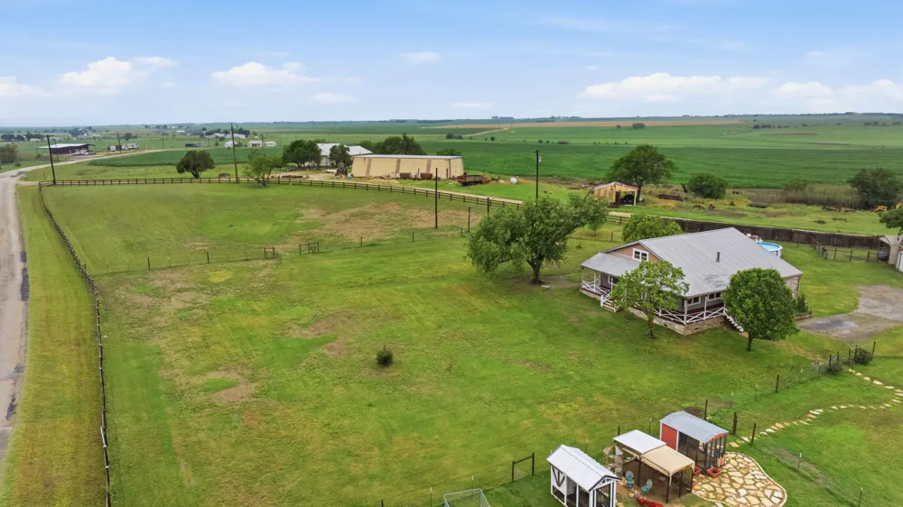 1000 County Road 458 Coupland, TX 78615