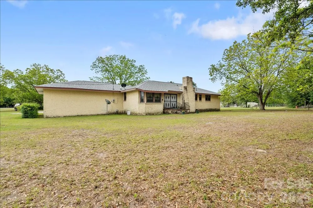 1444 Society Hill Road Darlington, SC 29540