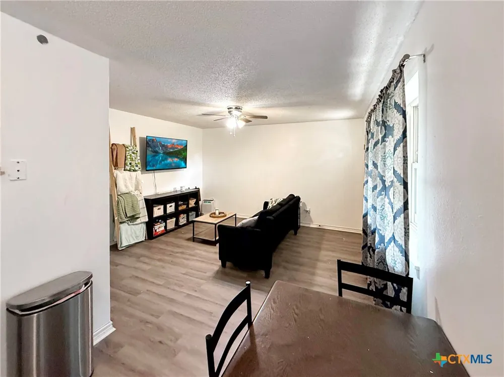821 S Mill Street Flatonia, TX 78941