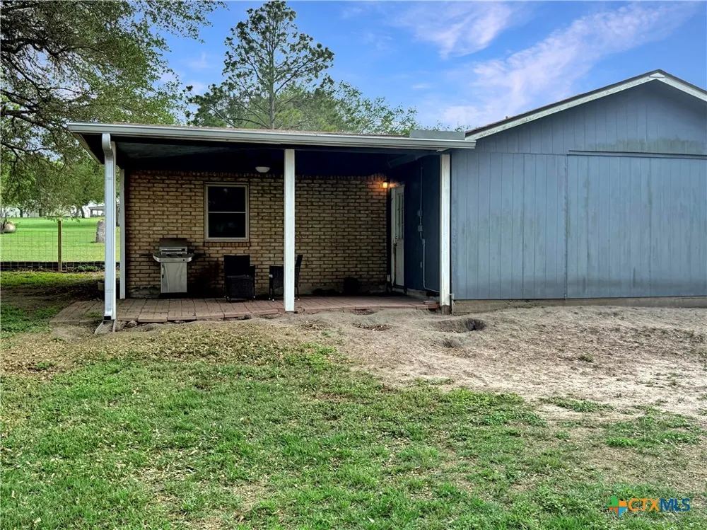 821 S Mill Street Flatonia, TX 78941