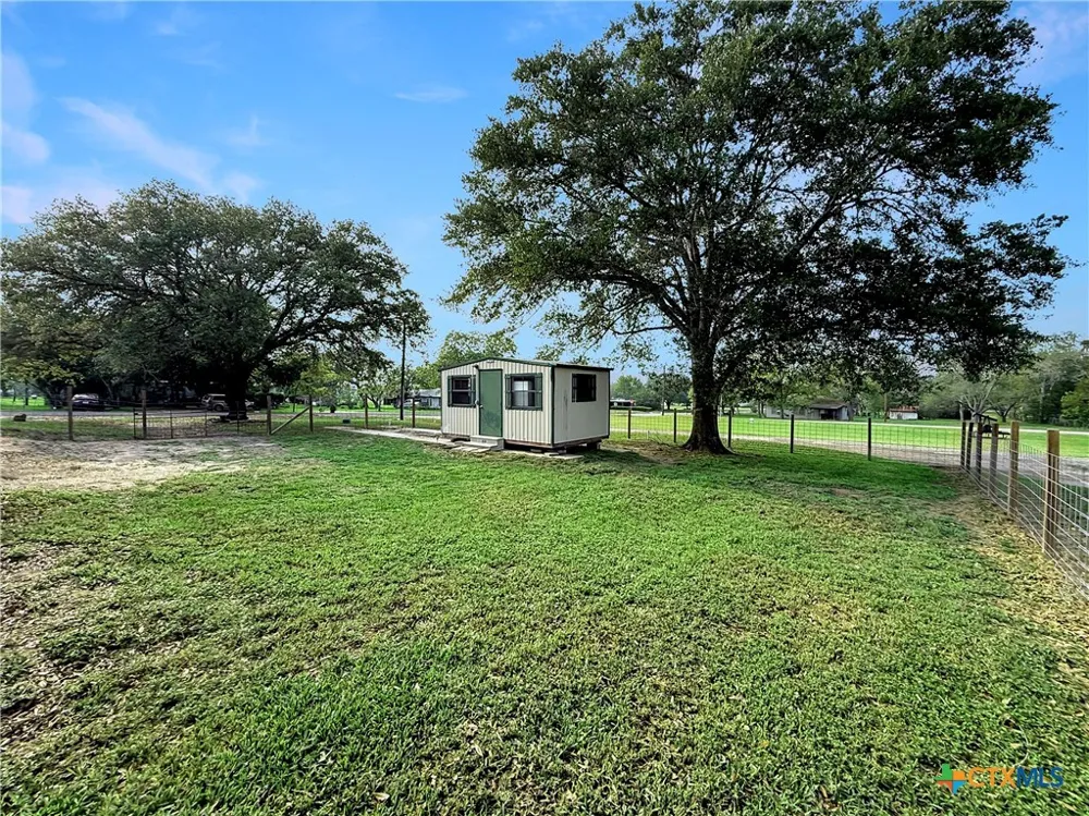 821 S Mill Street Flatonia, TX 78941