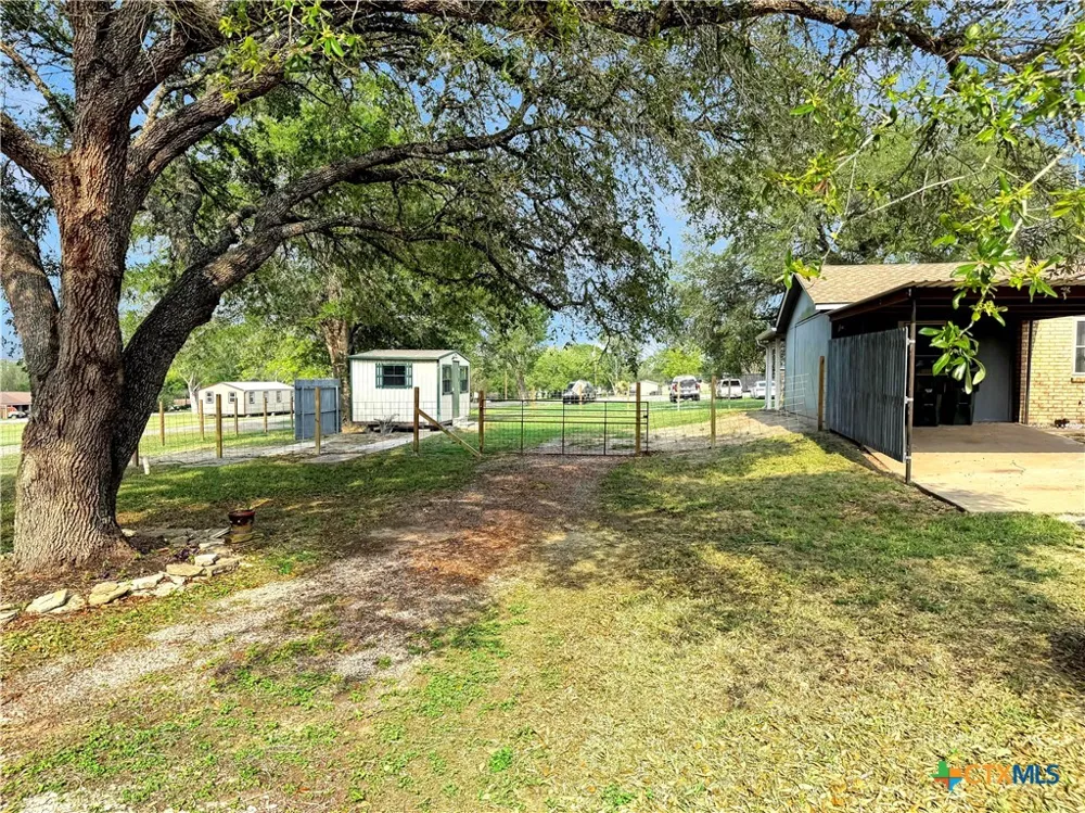 821 S Mill Street Flatonia, TX 78941