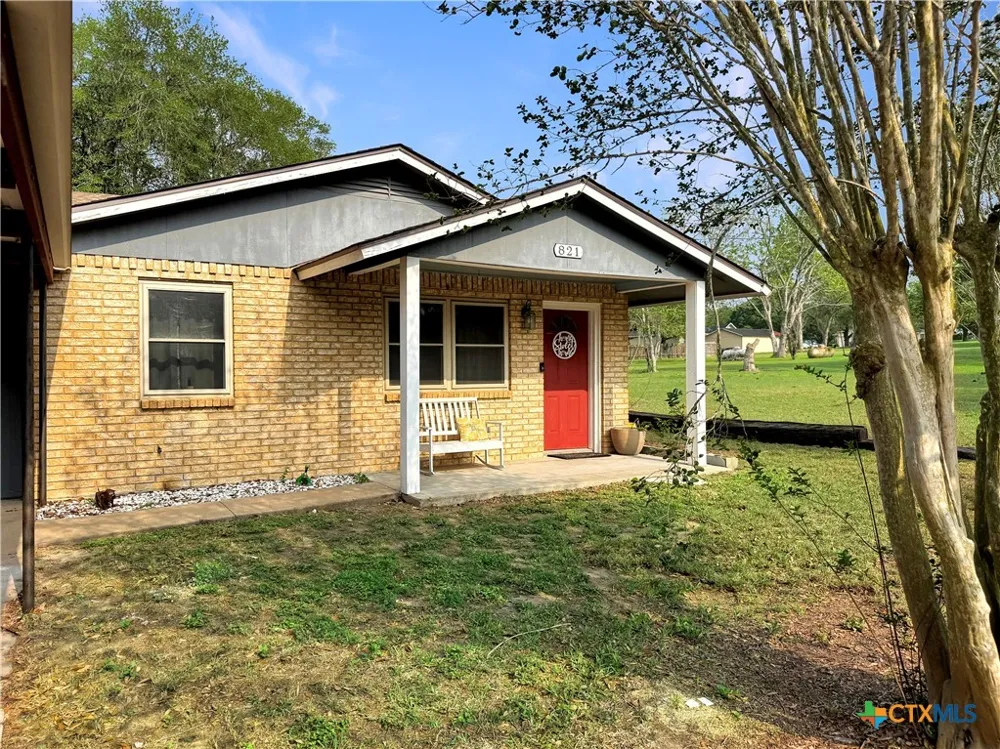 821 S Mill Street Flatonia, TX 78941