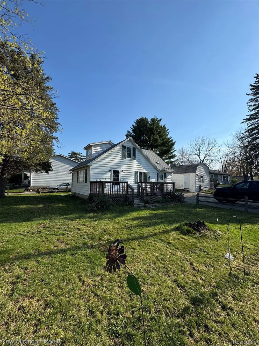 305 E Rolfe Perry City, MI 48872