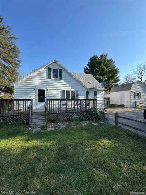 305 E Rolfe
