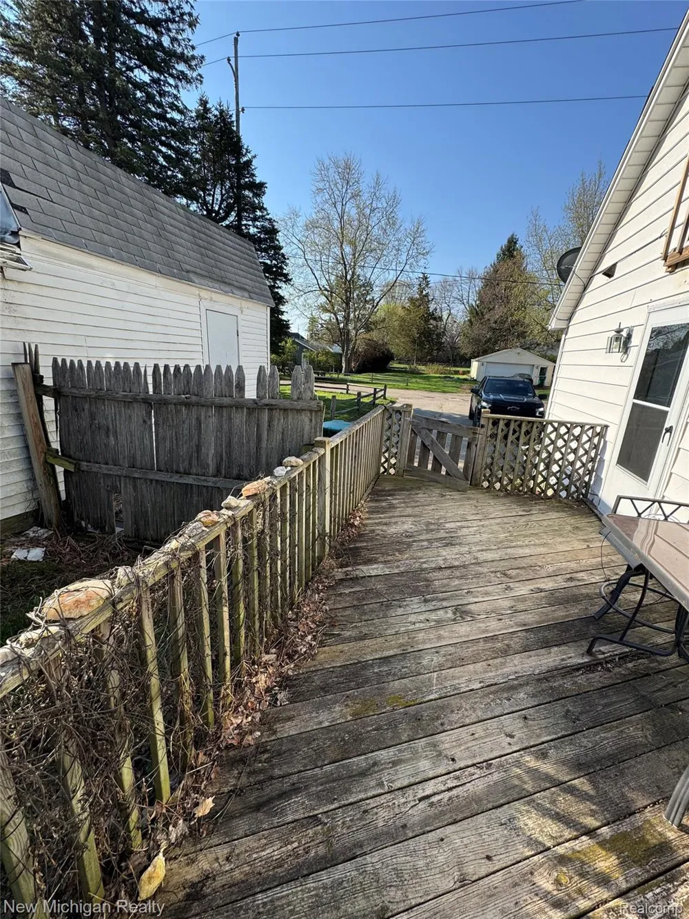 305 E Rolfe Perry City, MI 48872