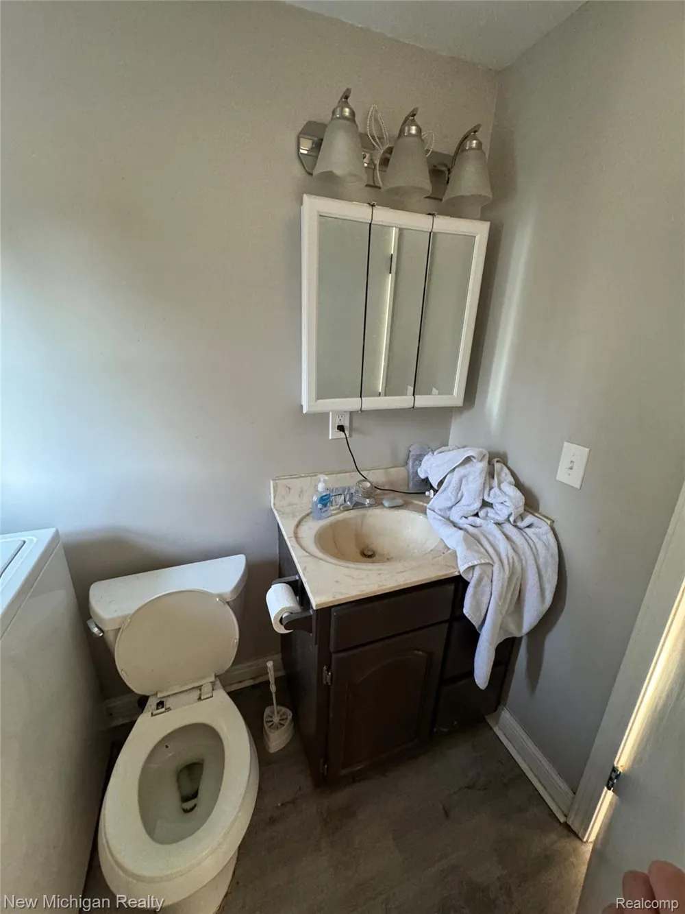 305 E Rolfe Perry City, MI 48872