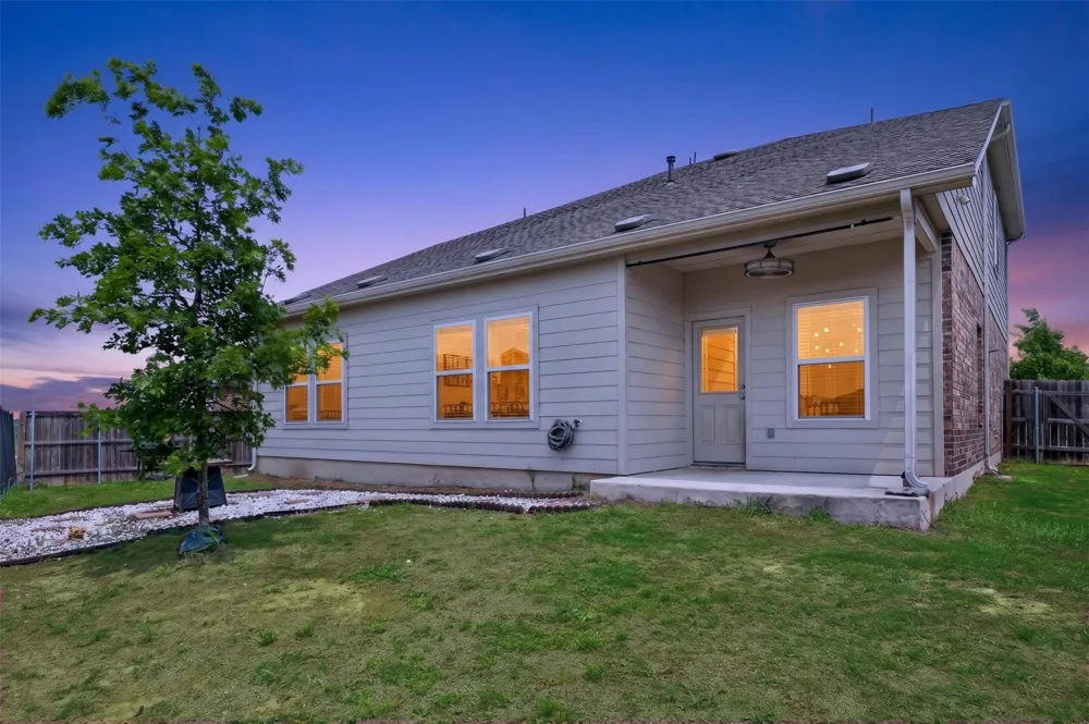 7332 Fall Ray Drive Del Valle, TX 78617