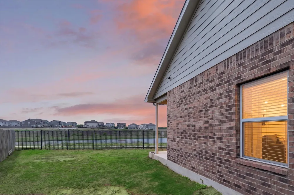 7332 Fall Ray Drive Del Valle, TX 78617