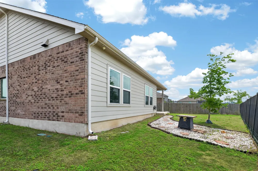 7332 Fall Ray Drive Del Valle, TX 78617