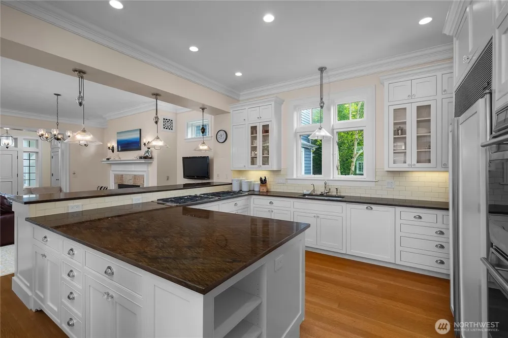 7 E Myrtle Lane Pacific Beach, WA 98571