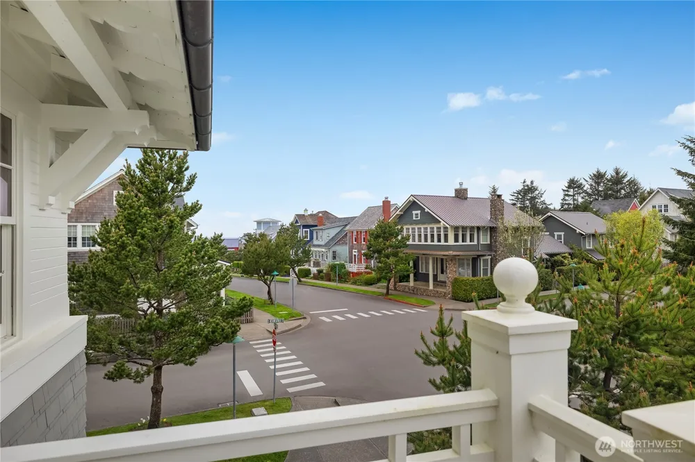 7 E Myrtle Lane Pacific Beach, WA 98571