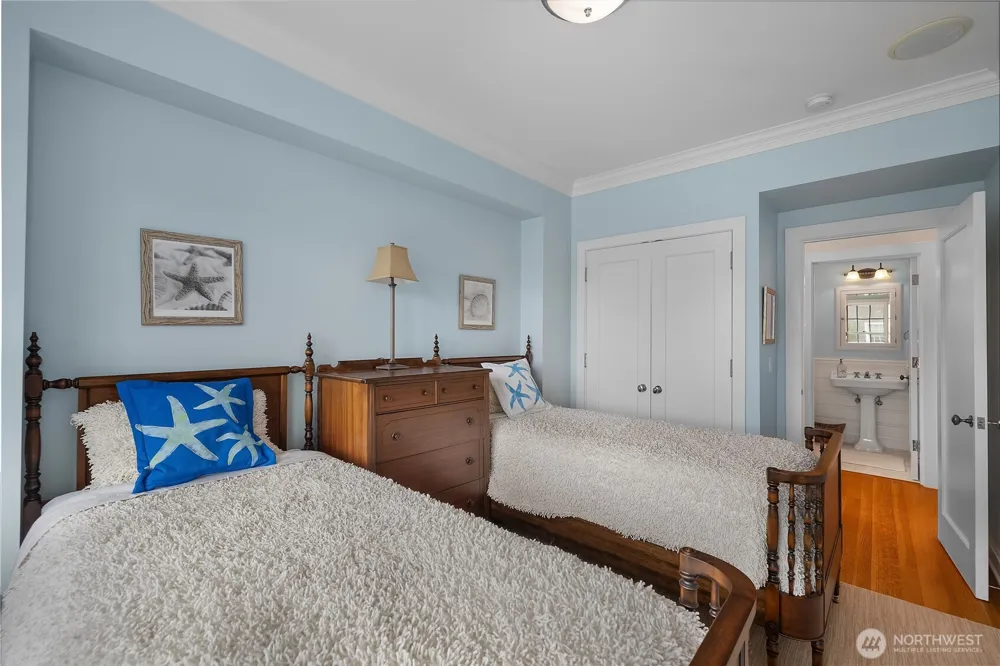7 E Myrtle Lane Pacific Beach, WA 98571