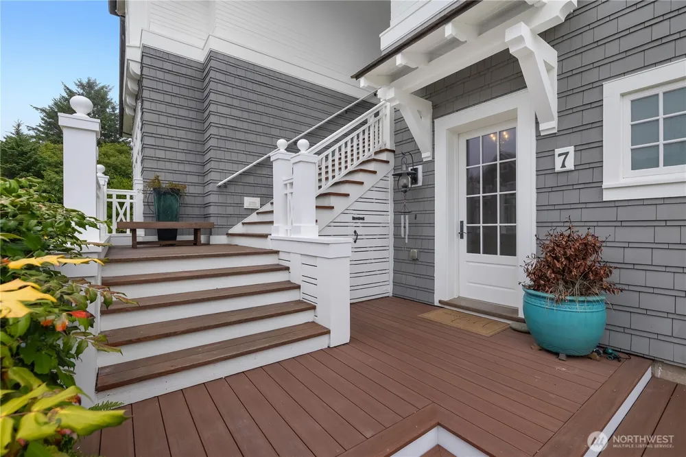 7 E Myrtle Lane Pacific Beach, WA 98571