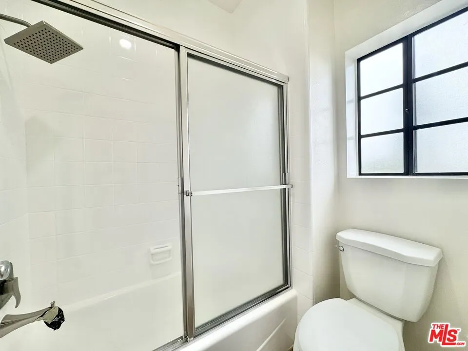 12235 Magnolia #306 Los Angeles, CA 91607