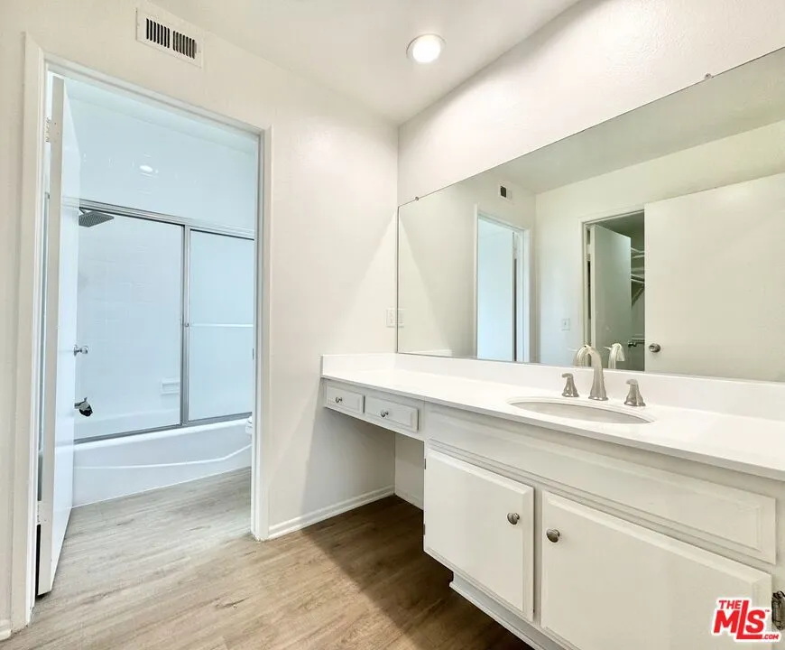 12235 Magnolia #306 Los Angeles, CA 91607