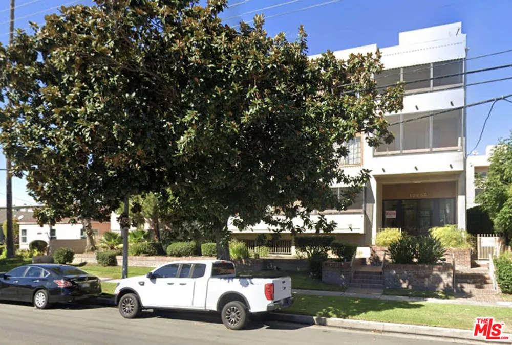 12235 Magnolia #306 Los Angeles, CA 91607