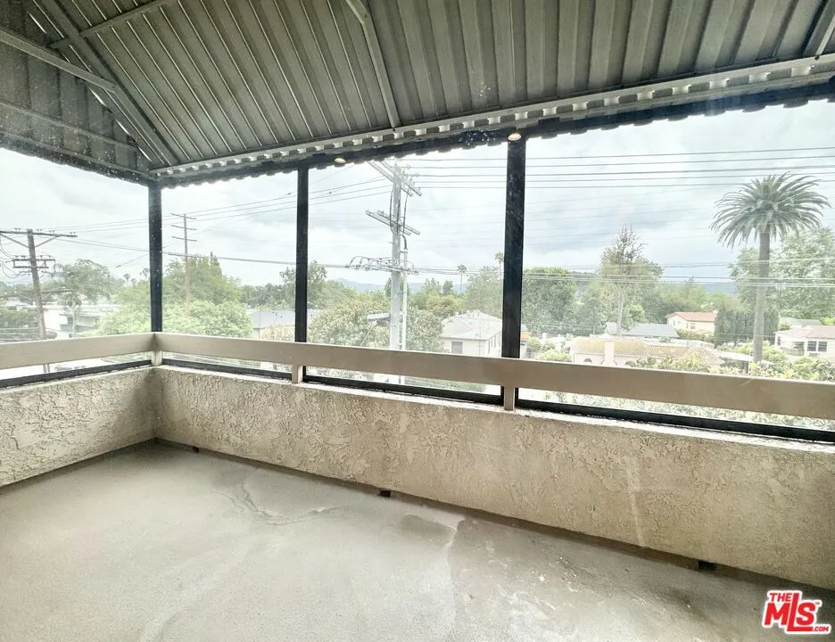 12235 Magnolia #306 Los Angeles, CA 91607
