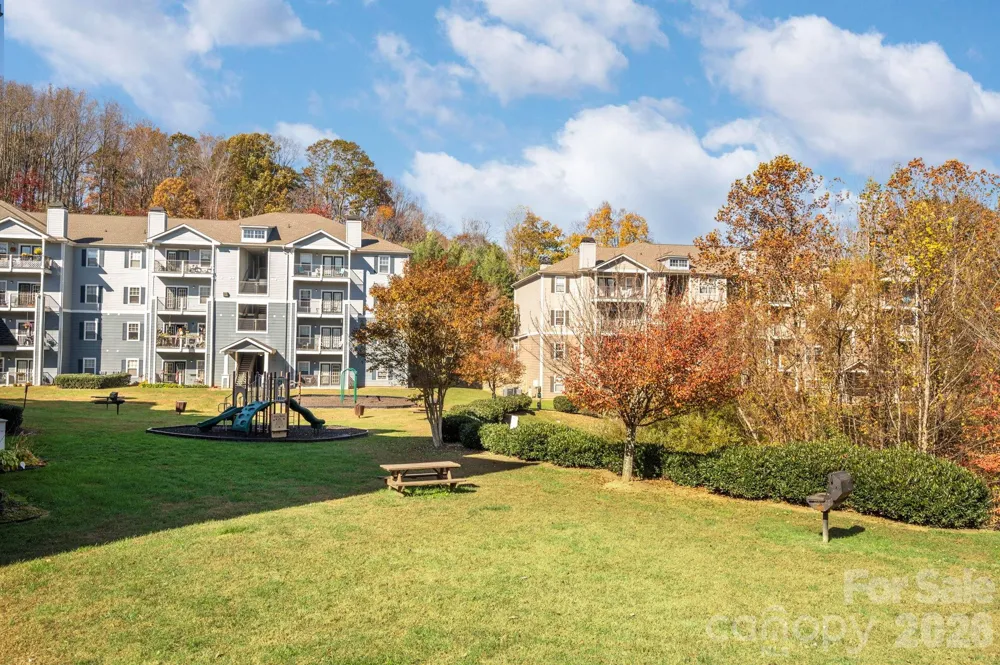 600 Vista Lake Drive #4 Candler, NC 28715