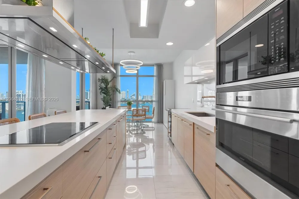 17301 Biscayne Blvd #1010 North Miami Beach, FL 33160