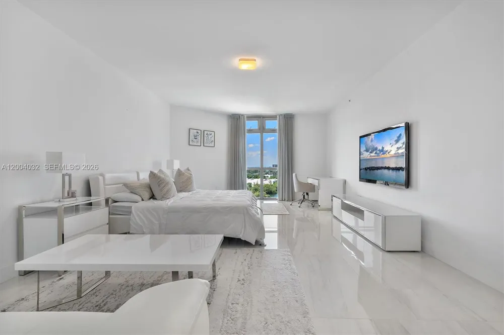 17301 Biscayne Blvd #1010 North Miami Beach, FL 33160