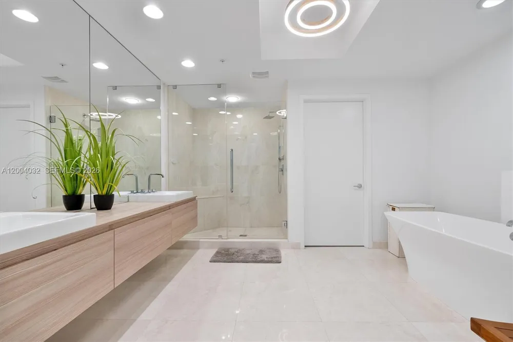 17301 Biscayne Blvd #1010 North Miami Beach, FL 33160