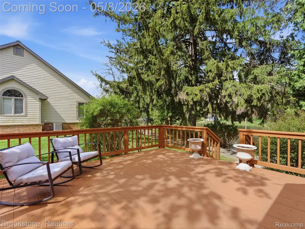 6512 White Lake Road Clarkston City, MI 48346