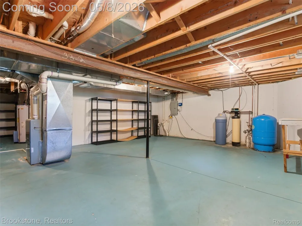 6512 White Lake Road Clarkston City, MI 48346