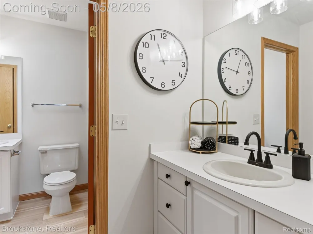 6512 White Lake Road Clarkston City, MI 48346