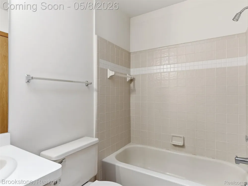 6512 White Lake Road Clarkston City, MI 48346