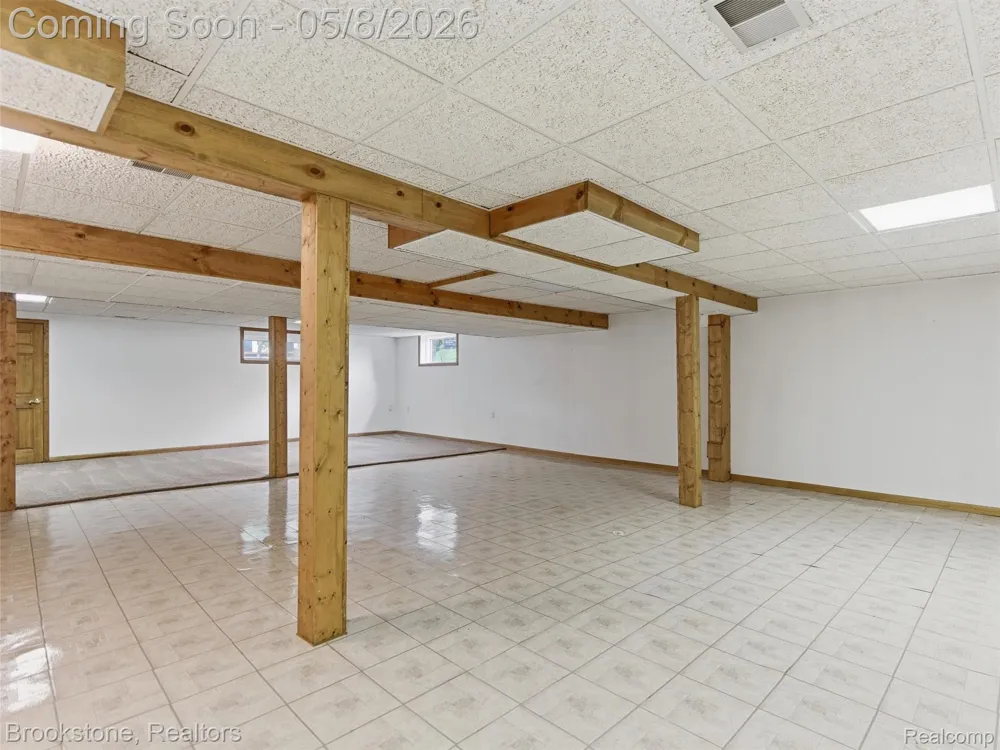 6512 White Lake Road Clarkston City, MI 48346