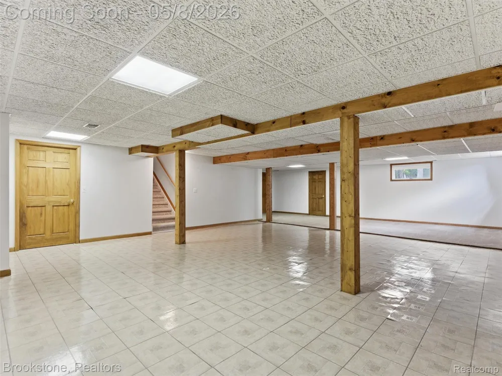 6512 White Lake Road Clarkston City, MI 48346