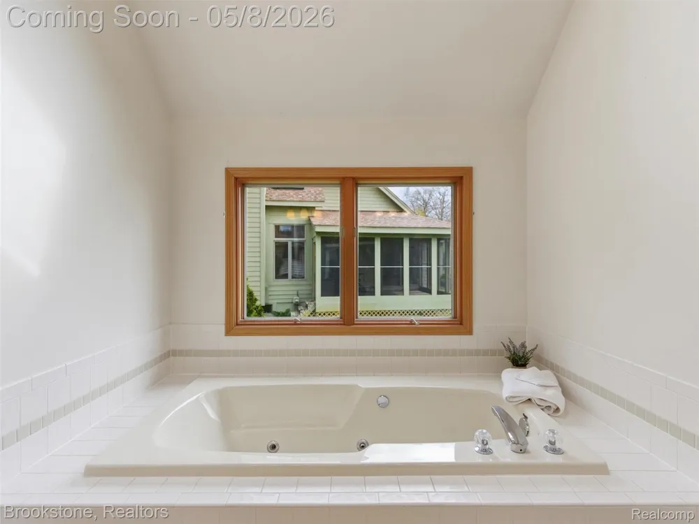 6512 White Lake Road Clarkston City, MI 48346